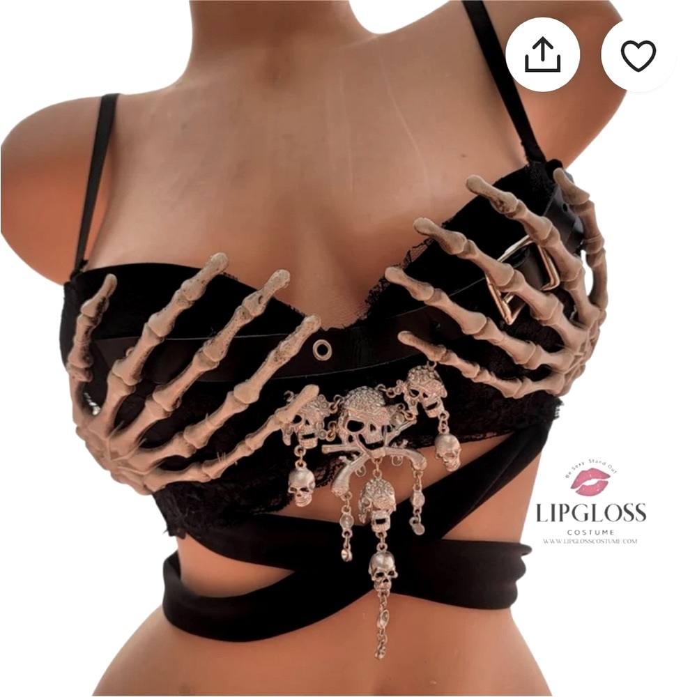 Custom made Halloween costume 😍👻